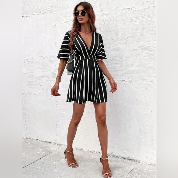 New Chic Striped Deep Plunge Mini Dress Black White Short Sleeve - Picture 6 of 8